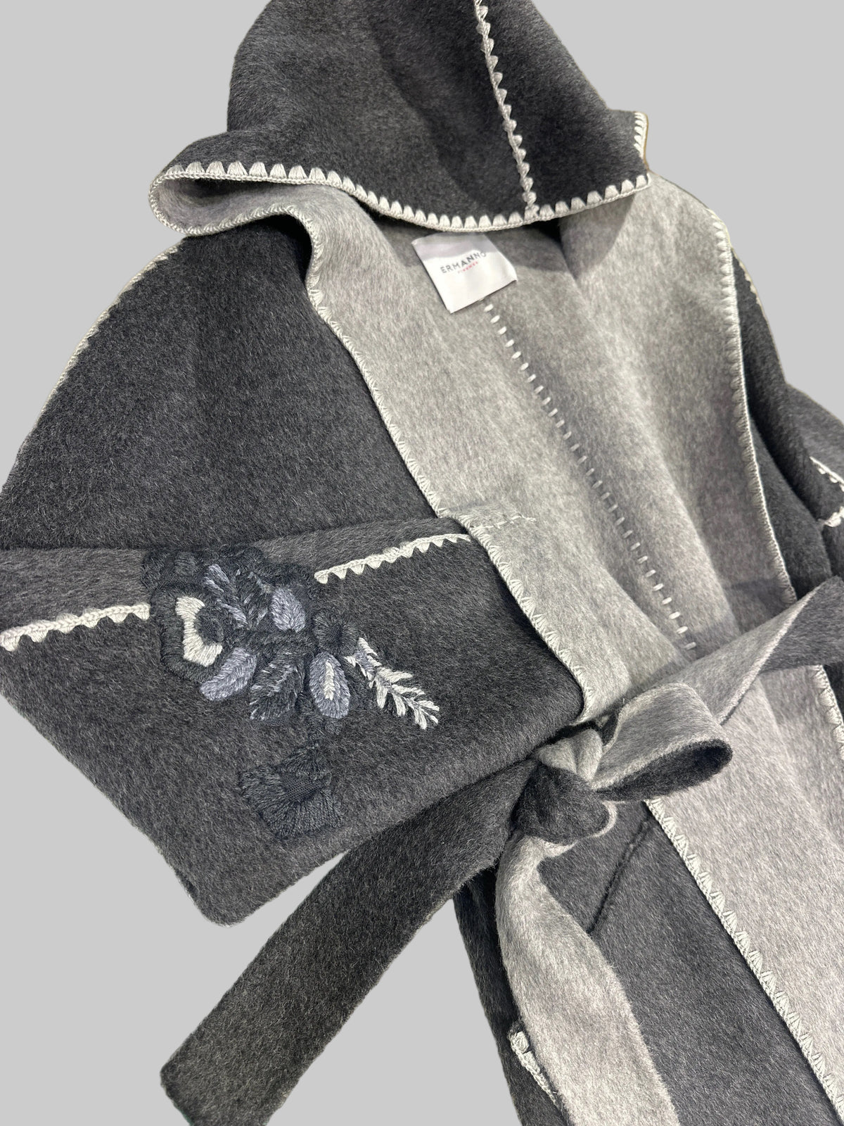 Cappotto cappuccio grigio ricamato Ermanno