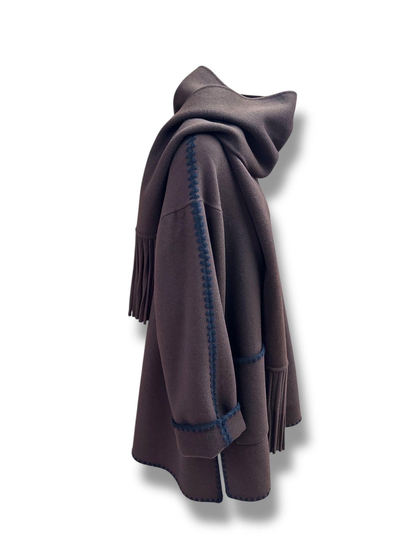 Cappotto marrone con sciarpa