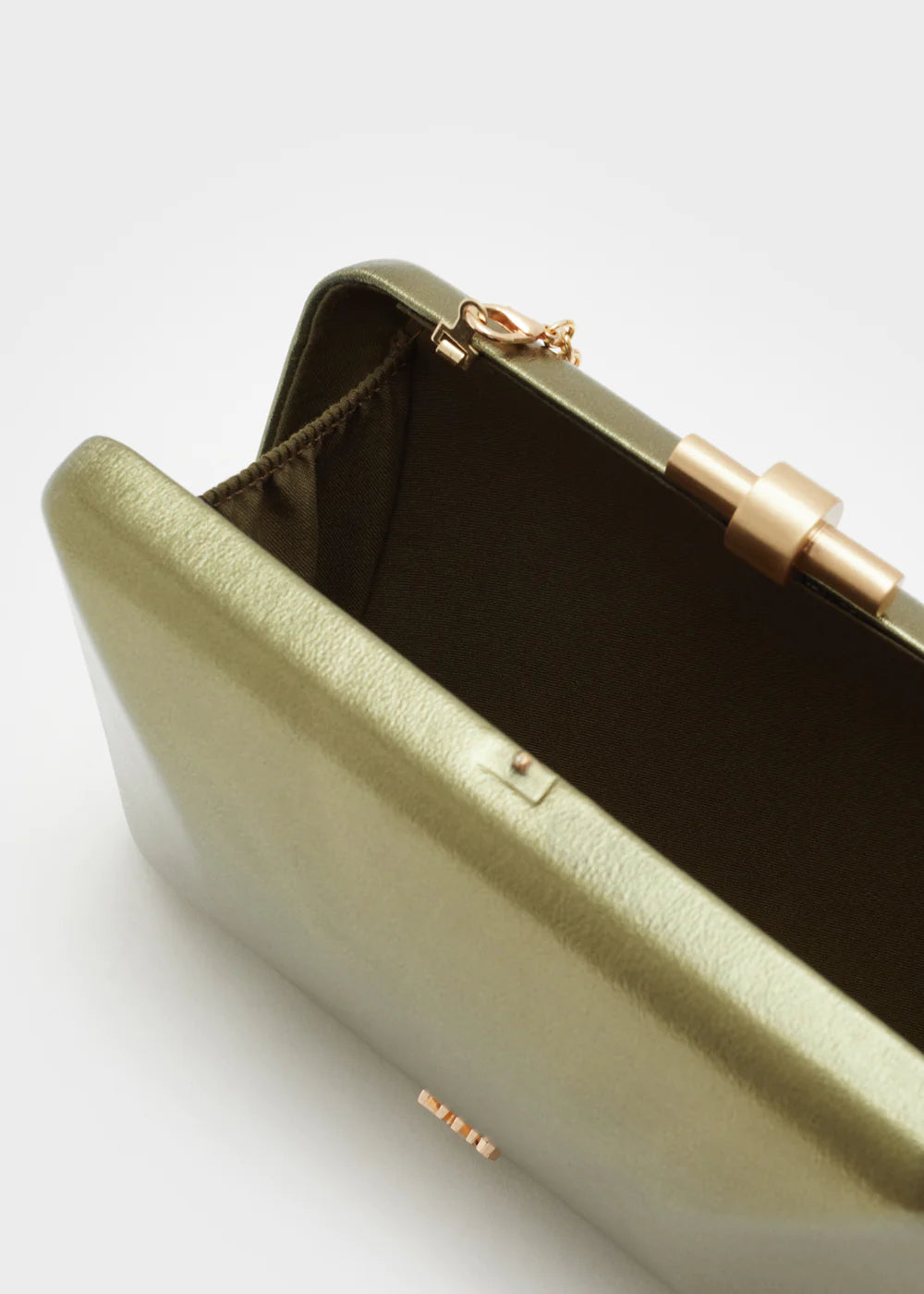 Clutch Nali metalizzata in verde
