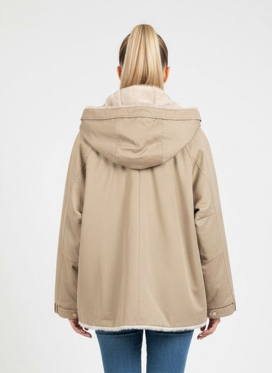 Giubbotto parka corto con interno eco pelliccia