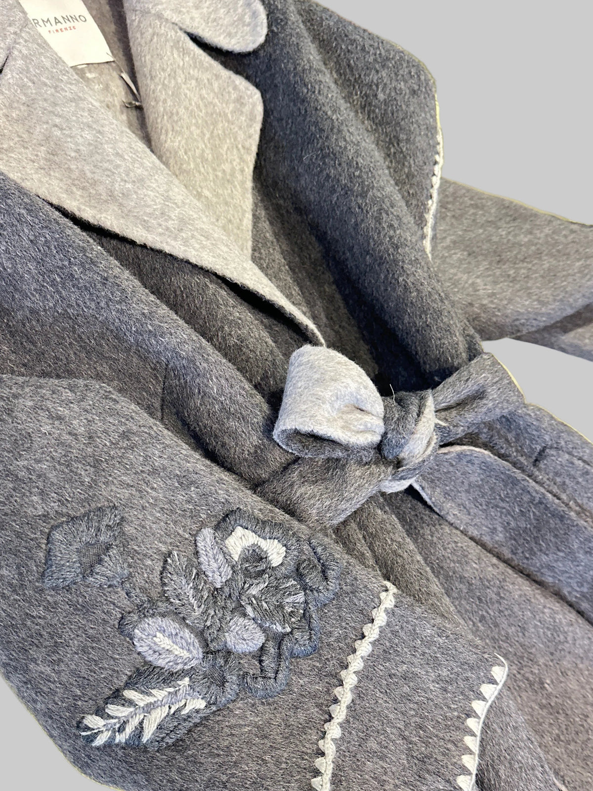 Cappotto lungo grigio ricamato Ermanno
