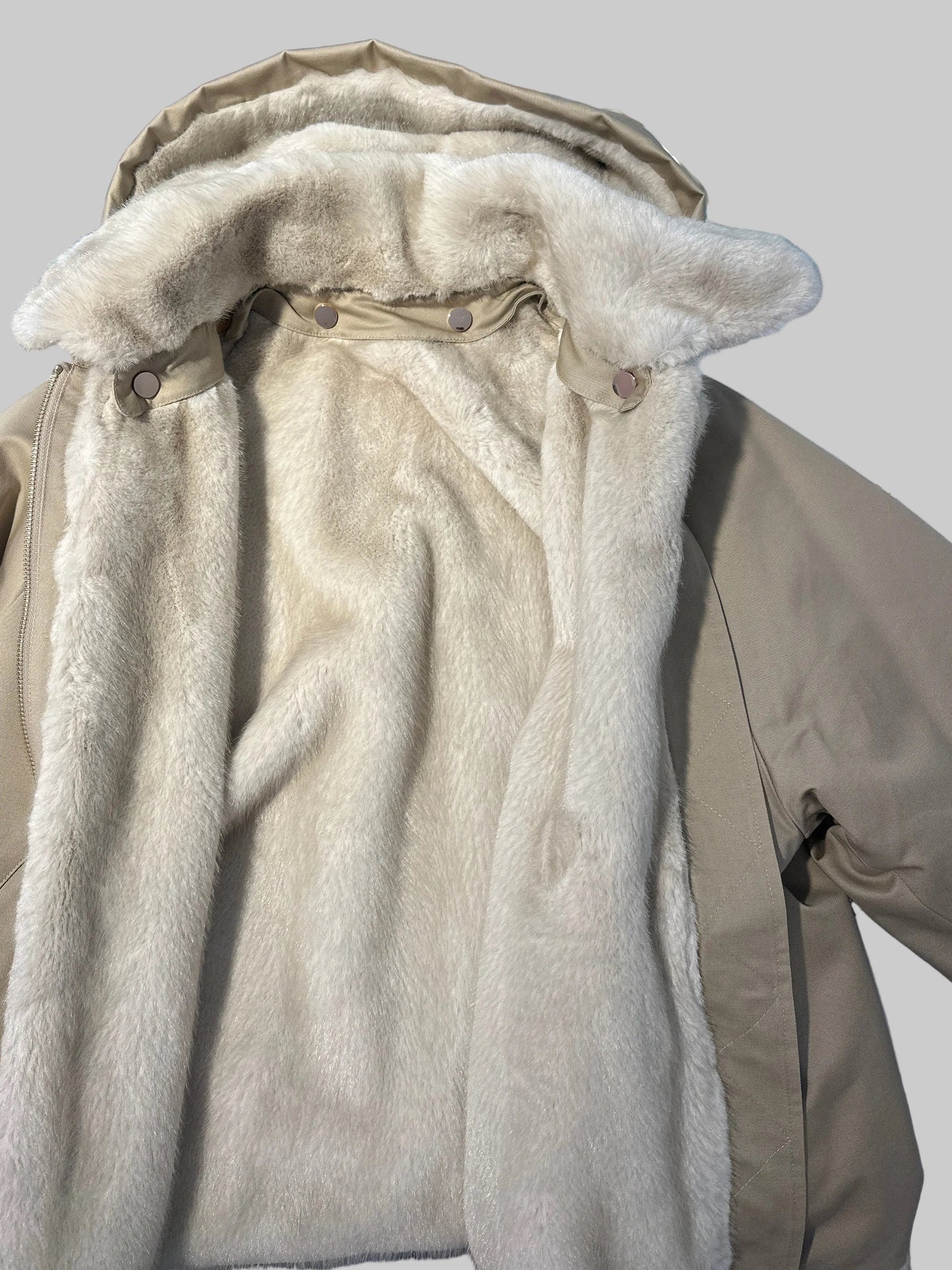 Giubbotto parka corto con interno eco pelliccia