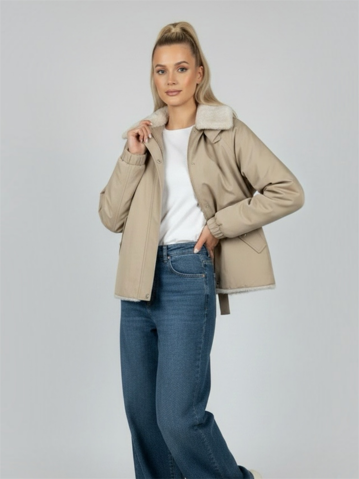 Giubbotto parka corto con interno eco pelliccia