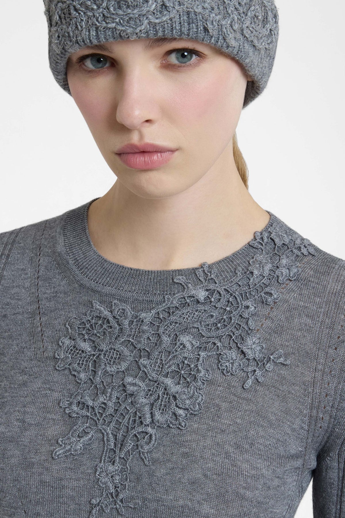 Maglia in Misto Lana Vergine con Ricamo Rebrodé